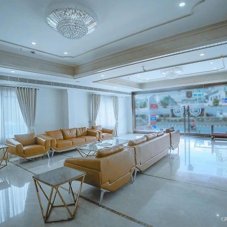 Hotel Grand Gayathri Khammam Eksteriør bilde