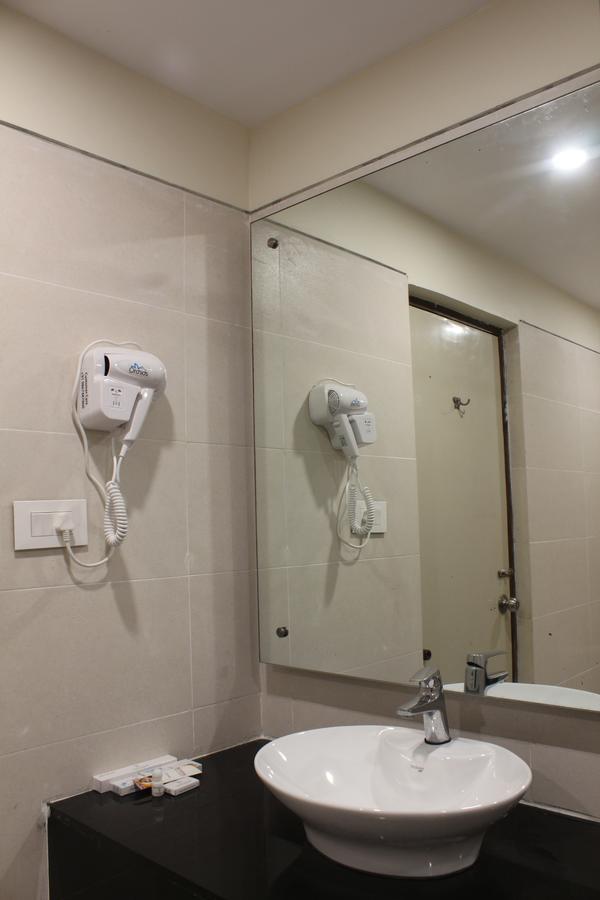 Hotel Grand Gayathri Khammam Eksteriør bilde