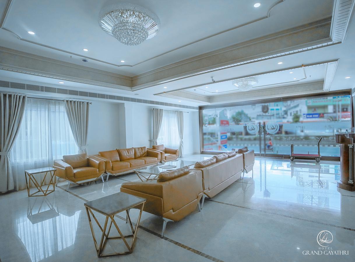 Hotel Grand Gayathri Khammam Eksteriør bilde
